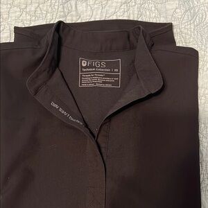 FIGS Technical Collection Black Raefela Scrub Top